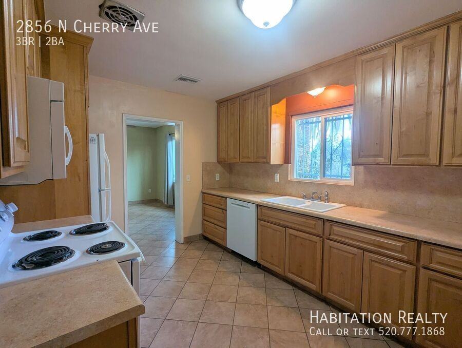 2856 N Cherry Ave - Photo 4 of 23