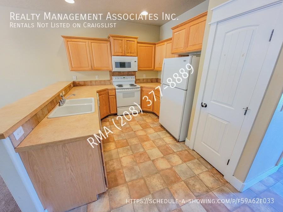 2114 S Dorothy Ave - Photo 7 of 22