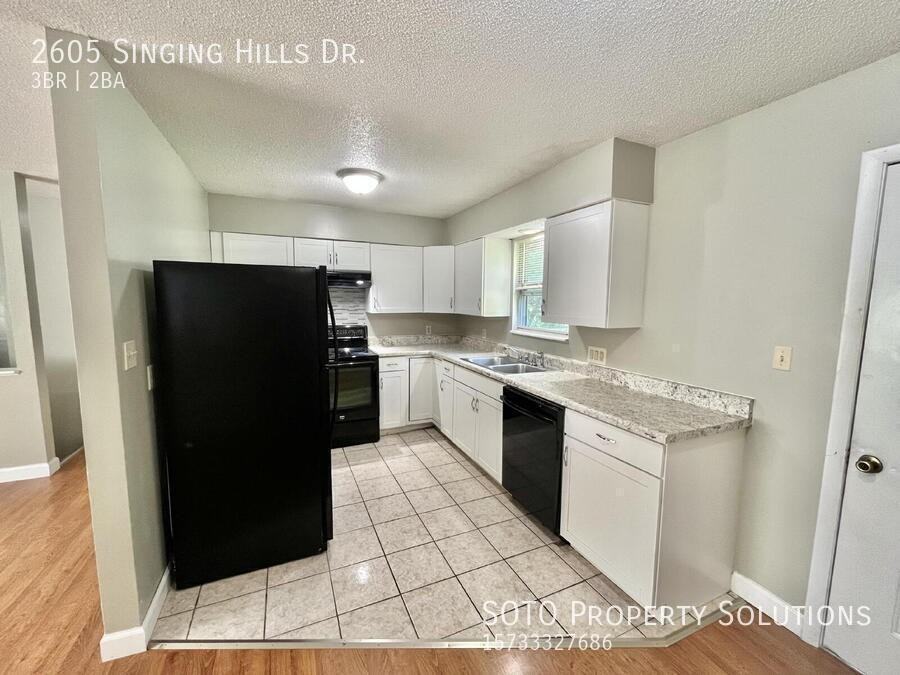 2605 Singing Hills Dr - Photo 6 of 48