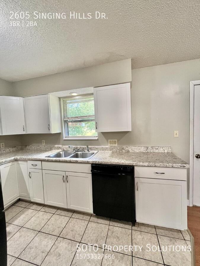 2605 Singing Hills Dr - Photo 7 of 48