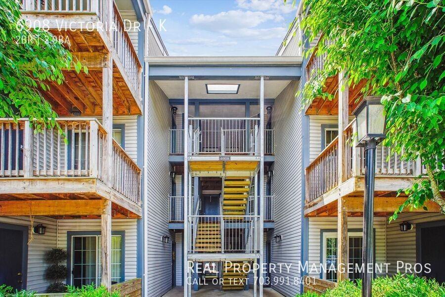 6908 Victoria Dr #K - Photo 4 of 34