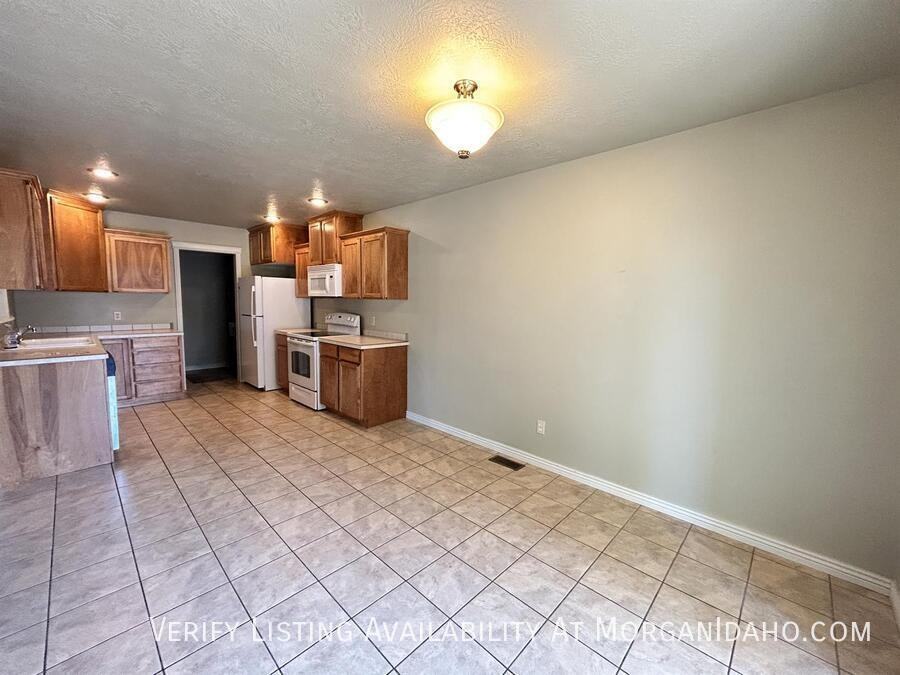 10224 W Maymie Rd - Photo 3 of 9