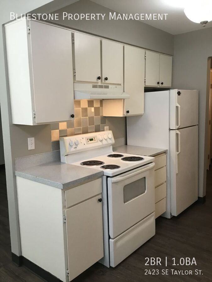2423 Se Taylor St - Photo 2 of 15