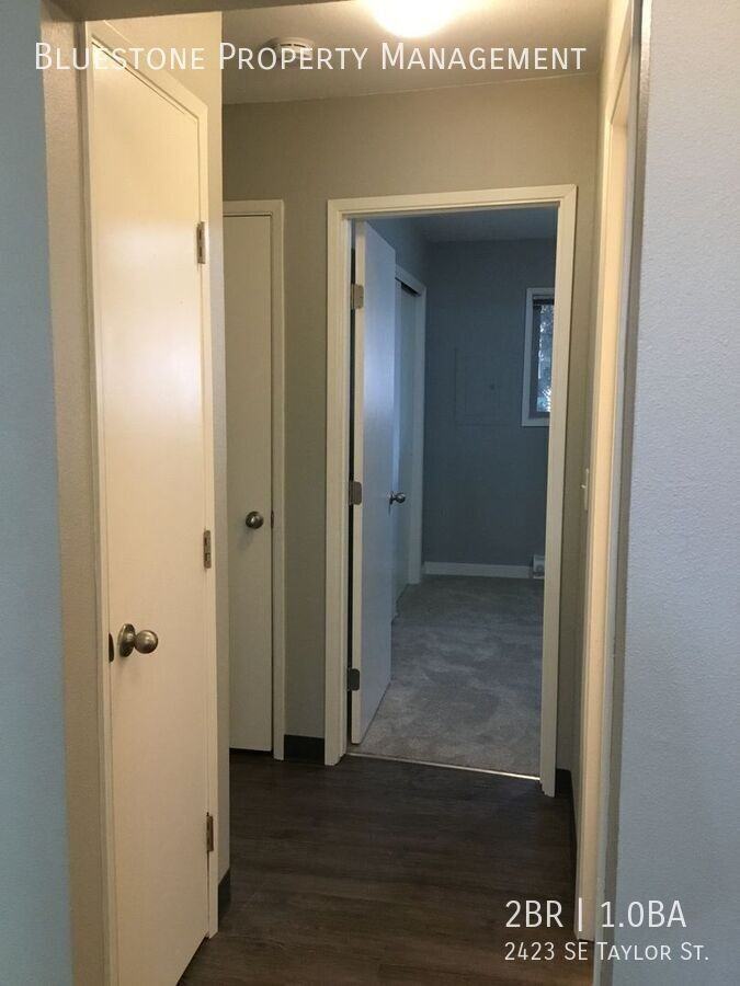 2423 Se Taylor St - Photo 4 of 15