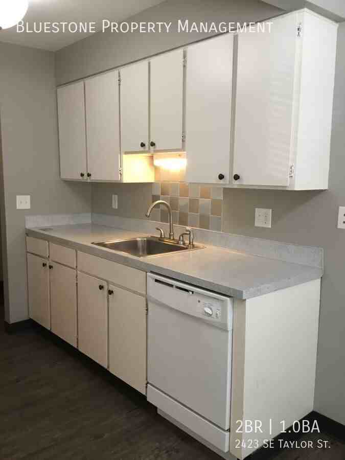 2423 Se Taylor St - Photo 5 of 15