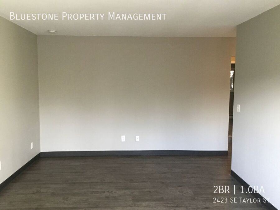 2423 Se Taylor St - Photo 6 of 15