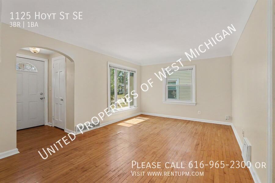 1125 Hoyt St Se - Photo 2 of 16