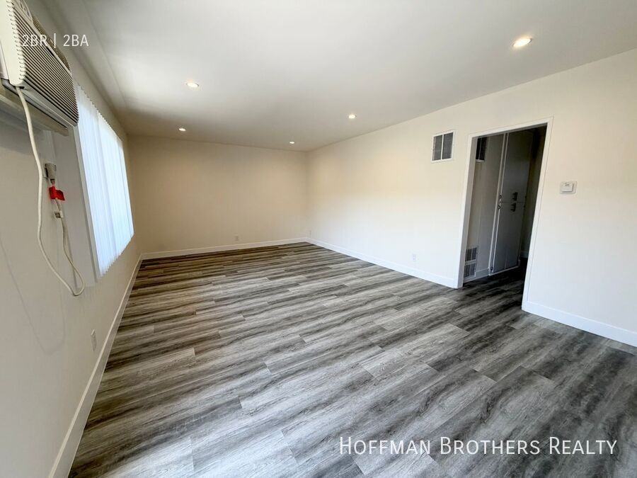 8143 Langdon Ave #216 - Photo 4 of 9