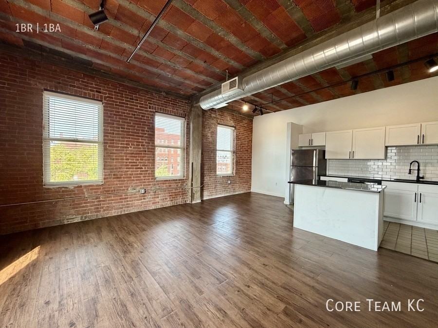 204 Walnut St #500