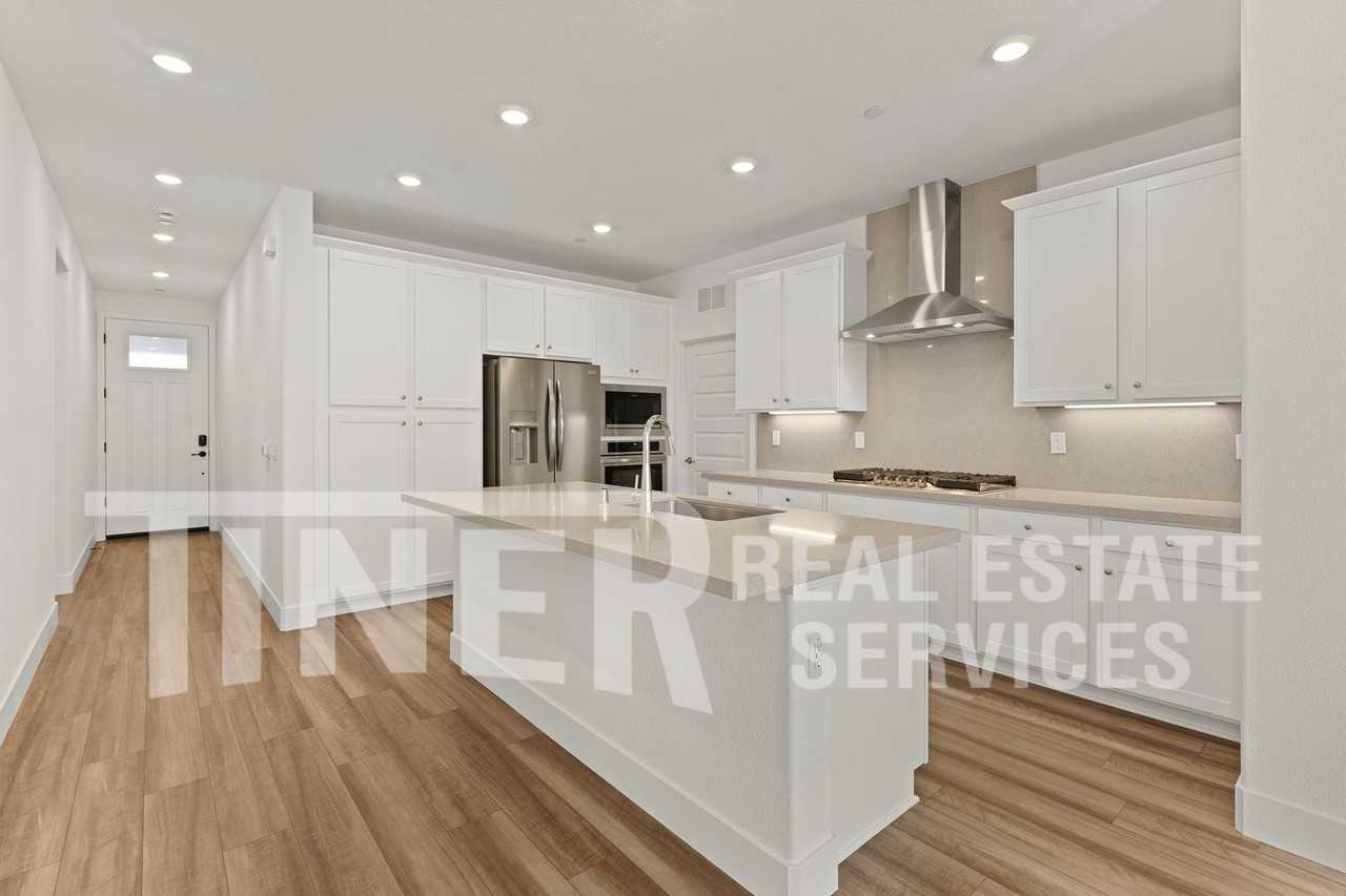 3062 Pansona St - Photo 3 of 38