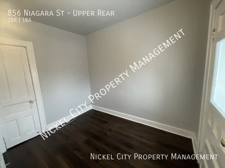 856 Niagara St - Photo 2 of 6