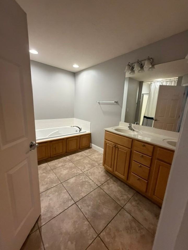 410 Goldenrod Dr - Photo 4 of 12