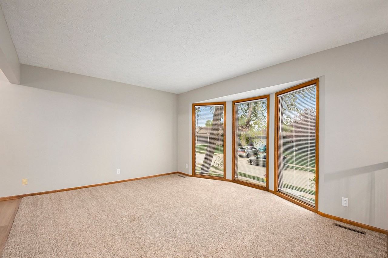 13568 Margo St - Photo 4 of 15