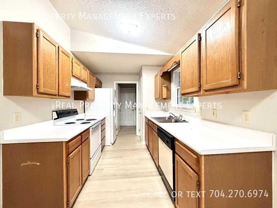 174 Overcreek Rd - Photo 2 of 16