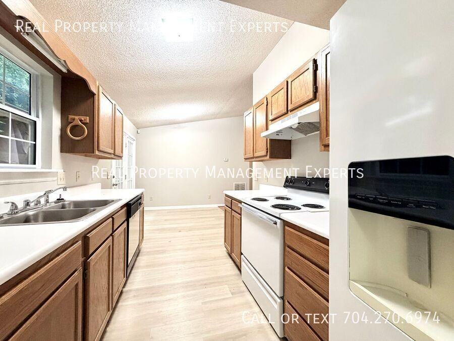 174 Overcreek Rd - Photo 3 of 16
