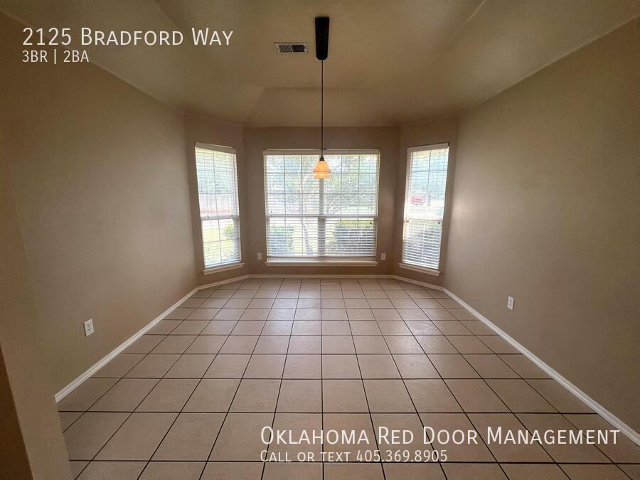2125 Bradford Way - Photo 4 of 36