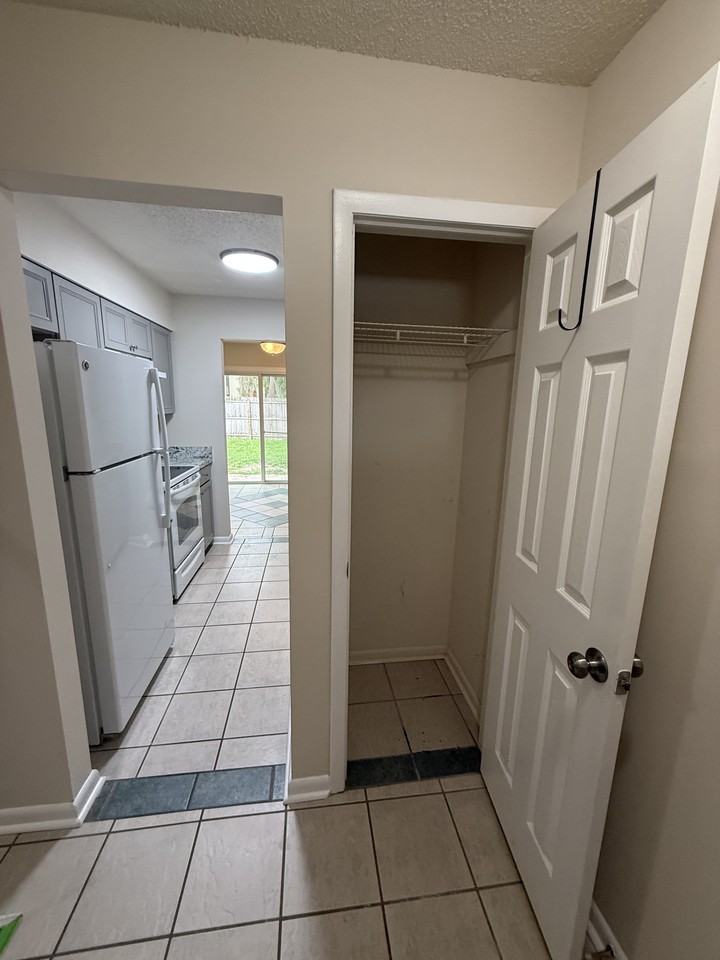 805 Meadowbrook Dr #B - Photo 2 of 15