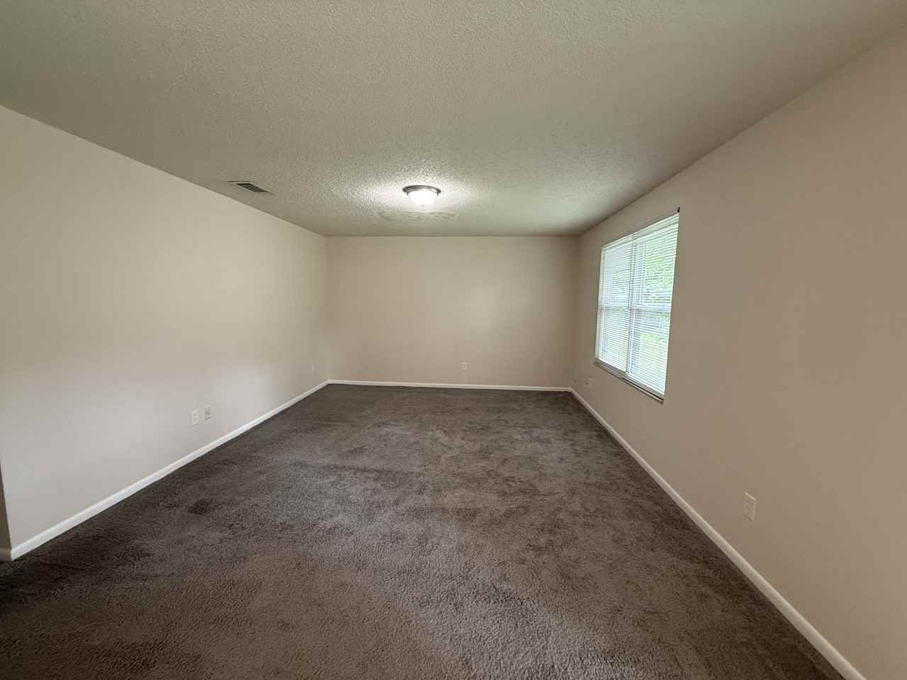 805 Meadowbrook Dr #B - Photo 6 of 15