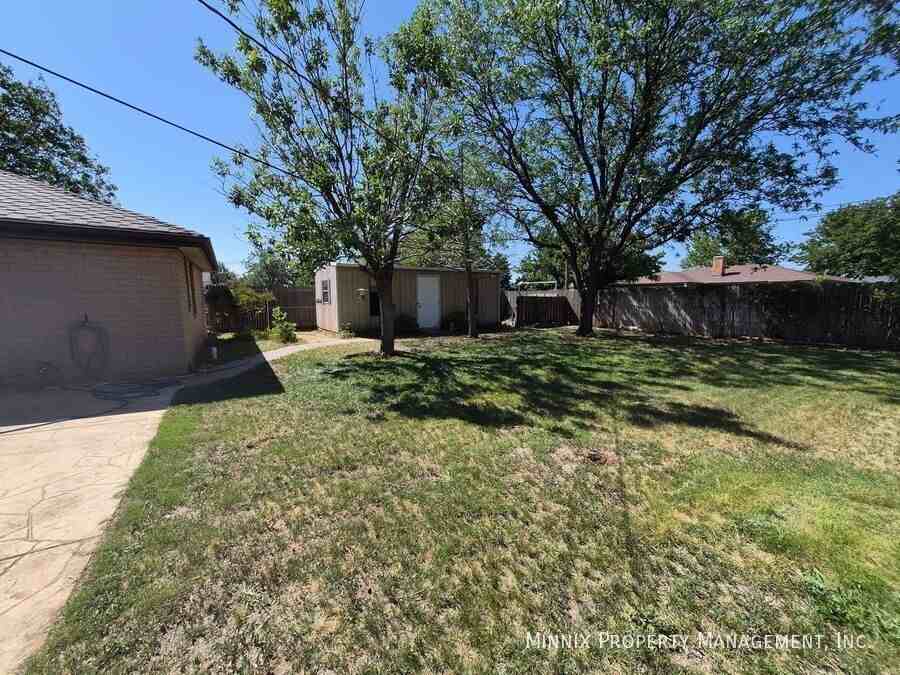 2805 James Louis Dr - Photo 3 of 8
