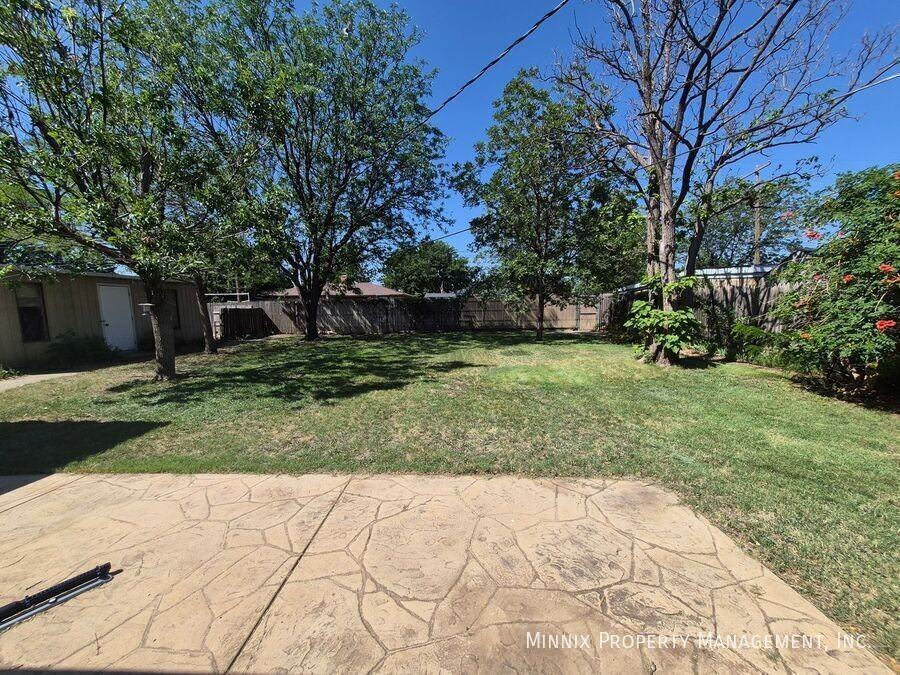 2805 James Louis Dr - Photo 4 of 8
