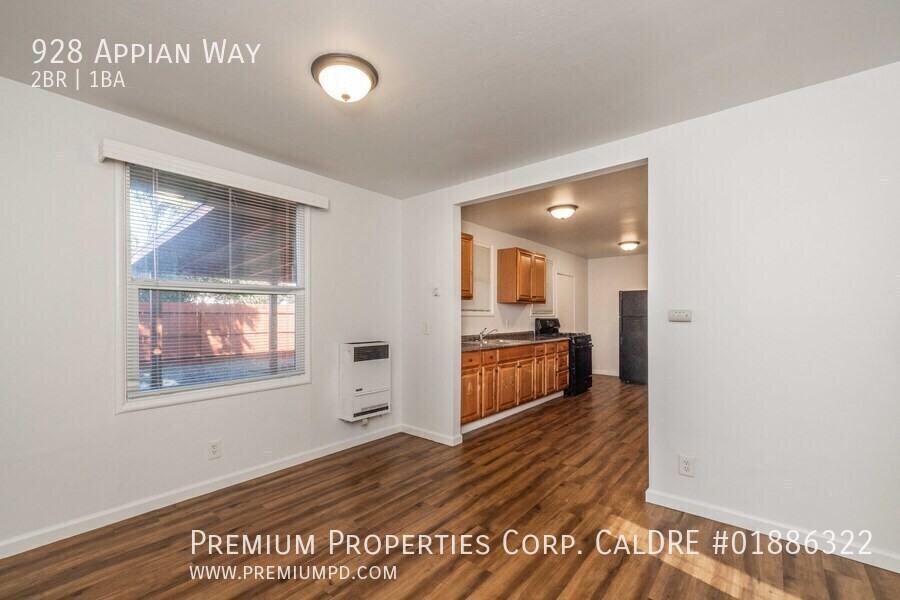 928 Appian Way - Photo 4 of 32
