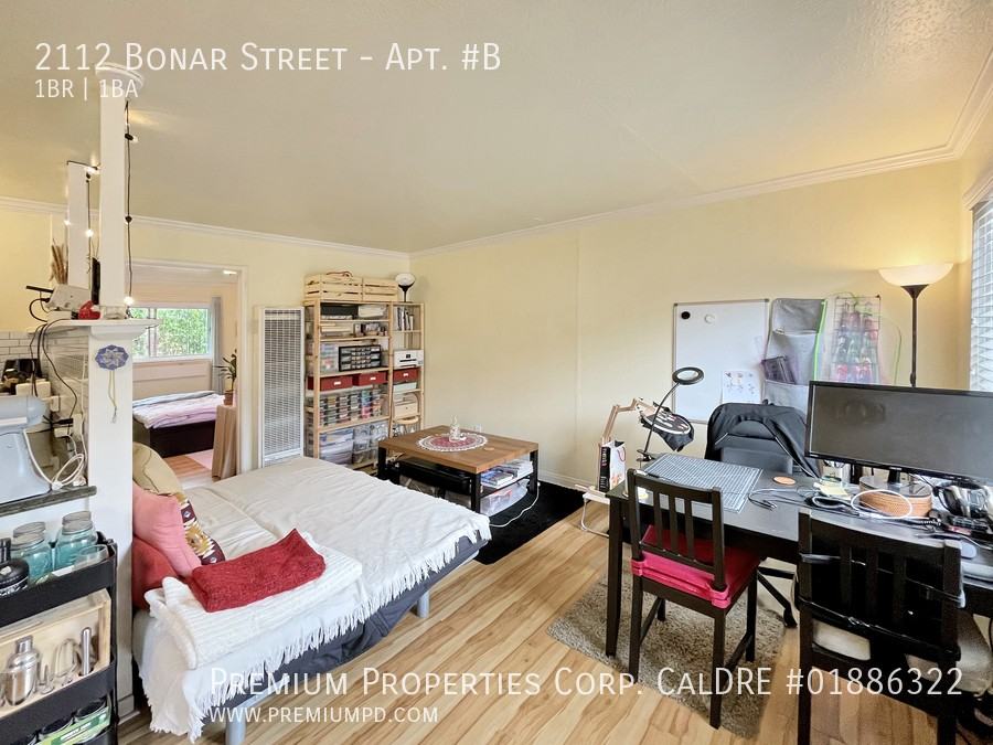 2112 Bonar St #B - Photo 4 of 26