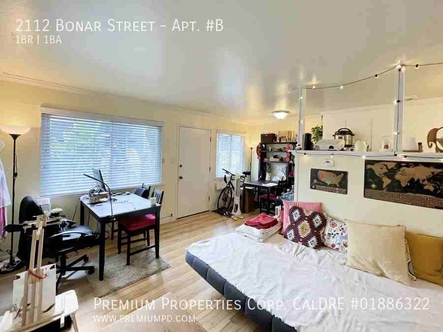 2112 Bonar St #B - Photo 5 of 26