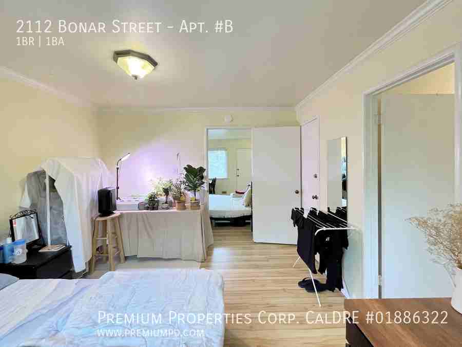 2112 Bonar St #B - Photo 7 of 26