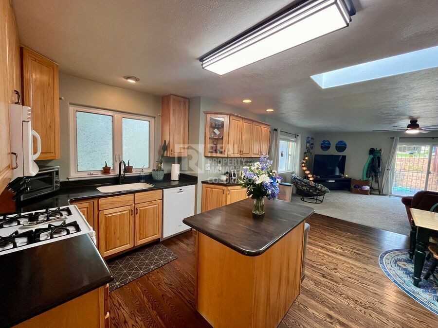 2010 N Chestnut St - Photo 6 of 19