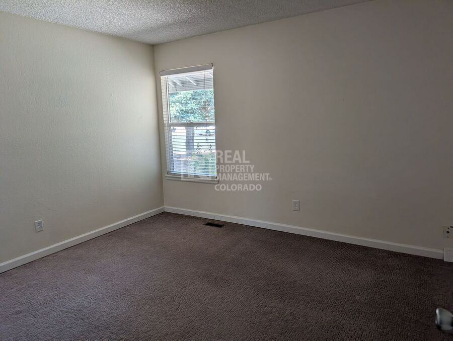 4260 S Kittredge St - Photo 3 of 11