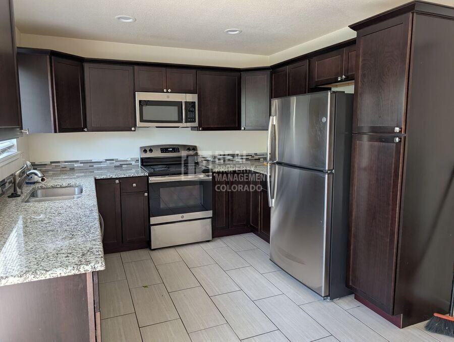 4260 S Kittredge St - Photo 7 of 11