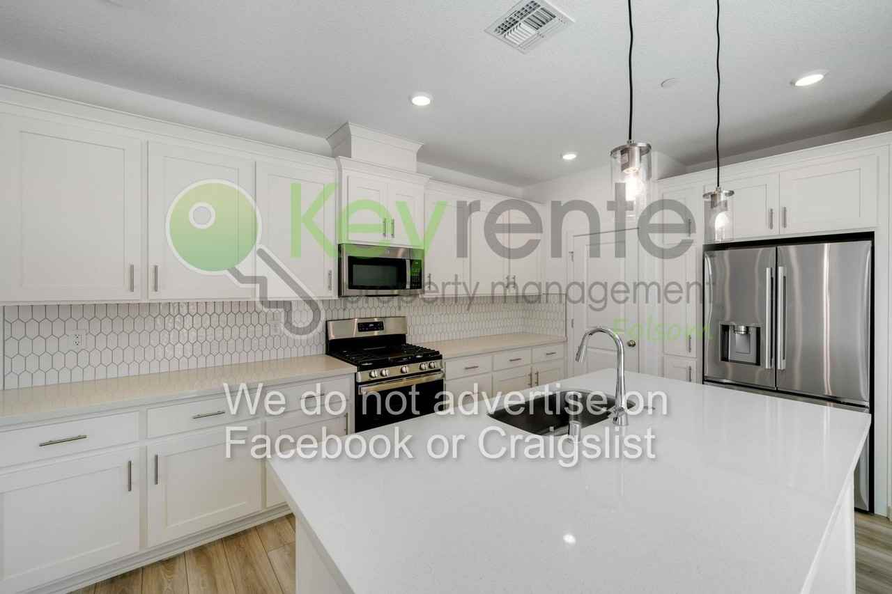 7650 Kobuk Valley Cir - Photo 2 of 42