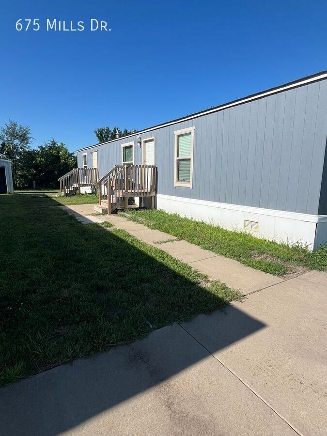 675 Mills Dr - Photo 2 of 22