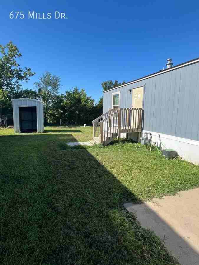 675 Mills Dr - Photo 3 of 22