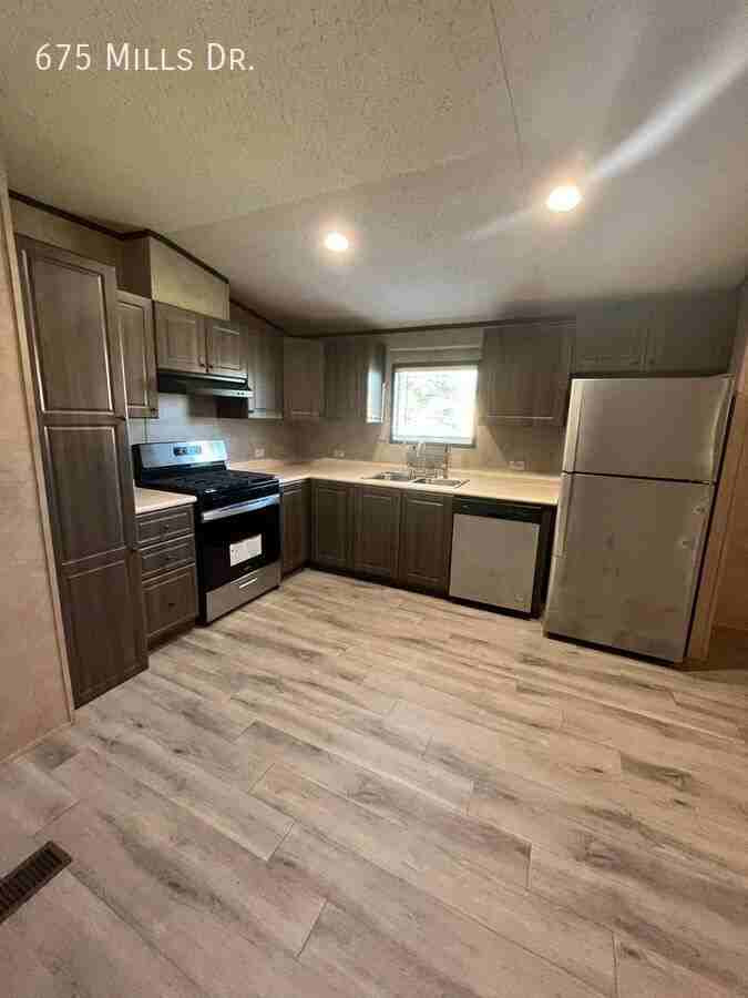 675 Mills Dr - Photo 5 of 22