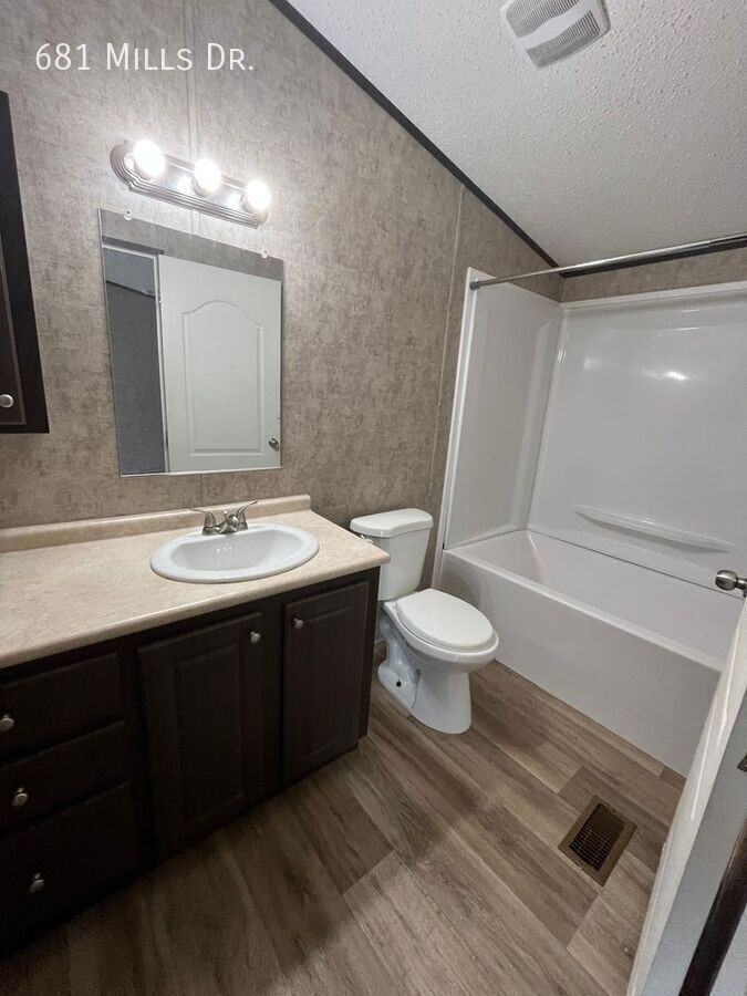 681 Mills Dr - Photo 3 of 11