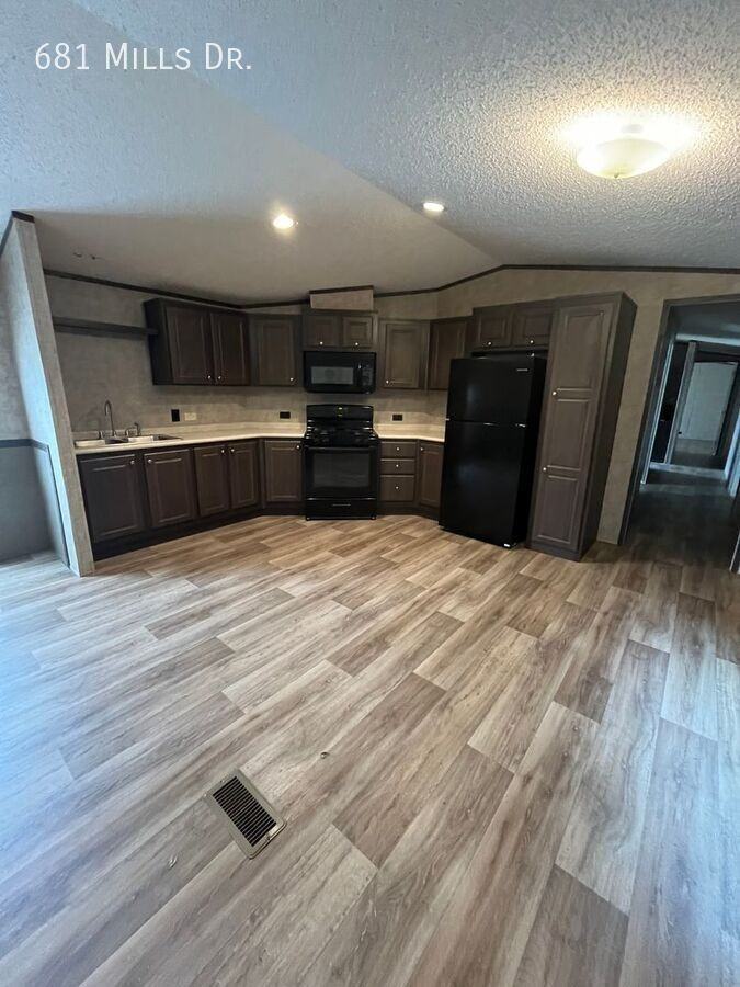 681 Mills Dr - Photo 7 of 11