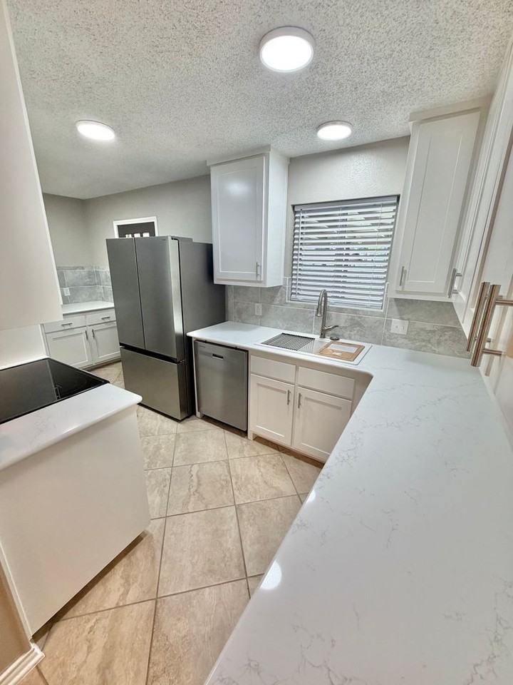 1114 Rhonda Lee St - Photo 6 of 22