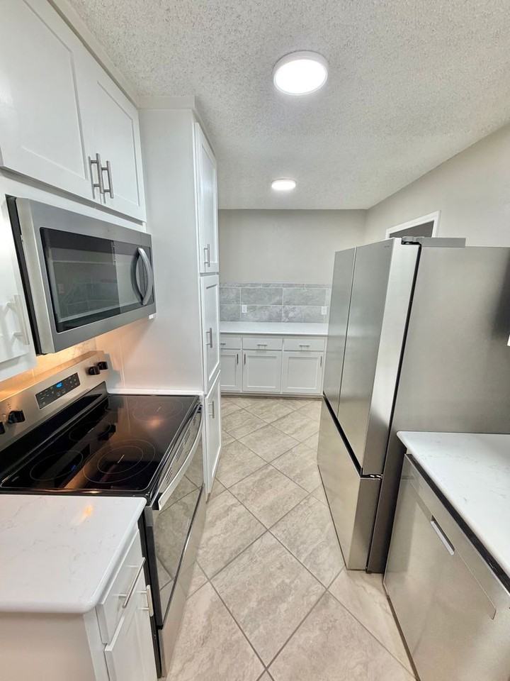 1114 Rhonda Lee St - Photo 7 of 22
