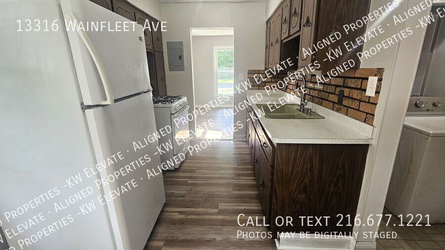 13316 Wainfleet Ave - Photo 3 of 21
