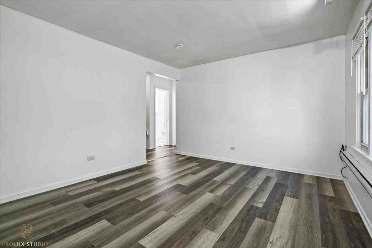 1204 S 49th Ct #6 - Photo 3 of 11
