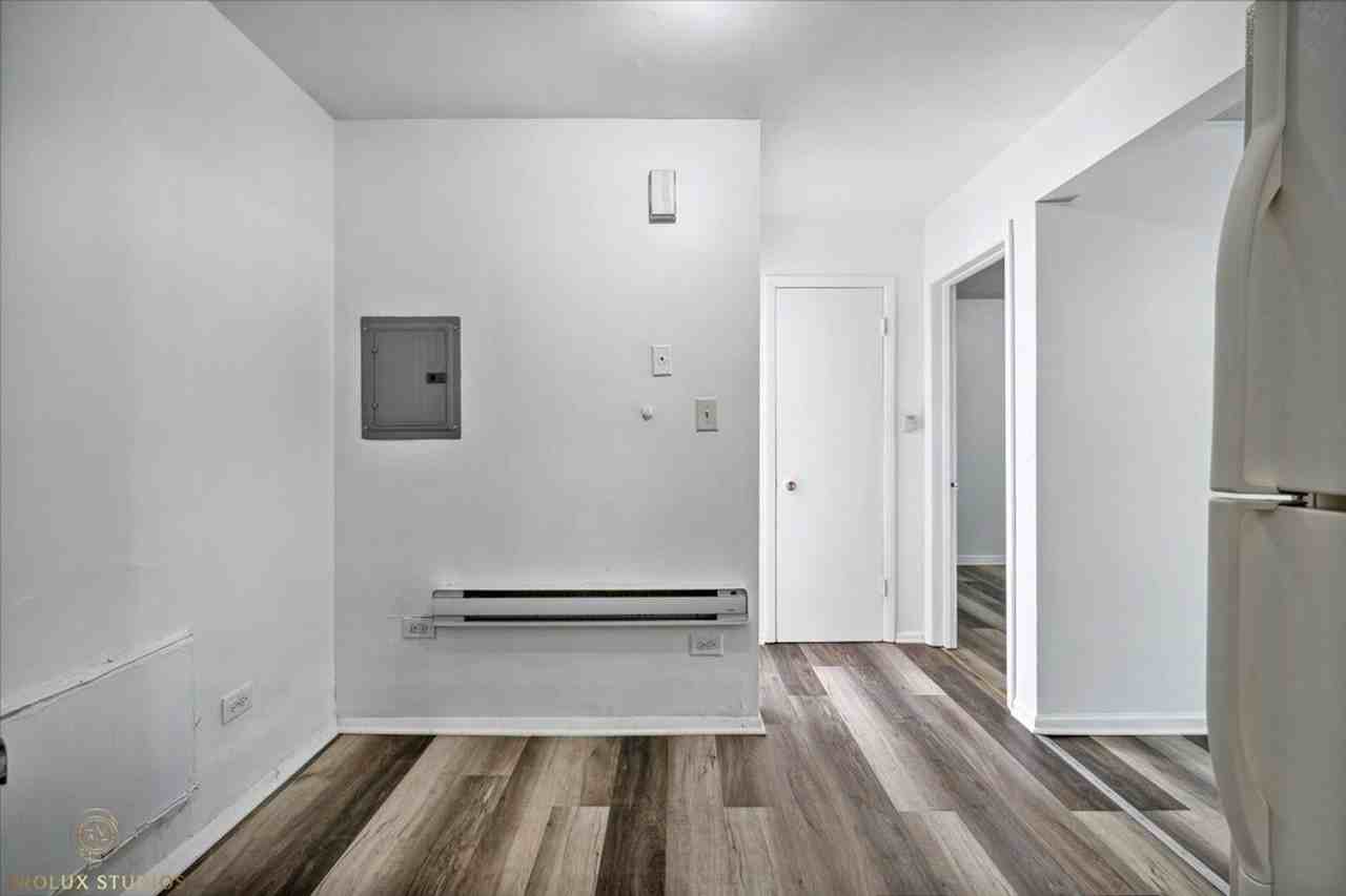 1204 S 49th Ct #6 - Photo 4 of 11
