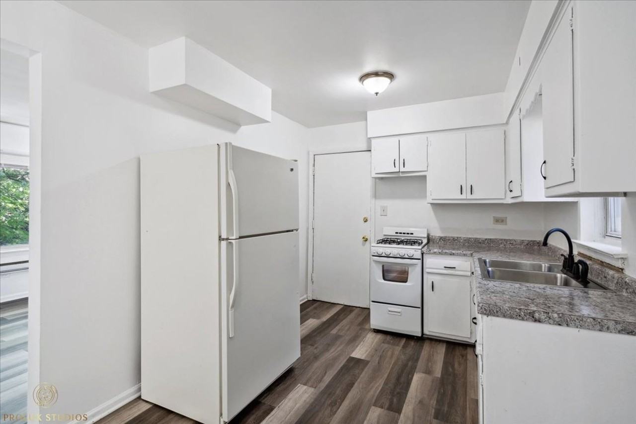 1204 S 49th Ct #6 - Photo 5 of 11