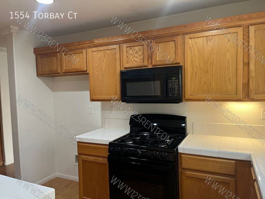 1554 Torbay Ct - Photo 6 of 16