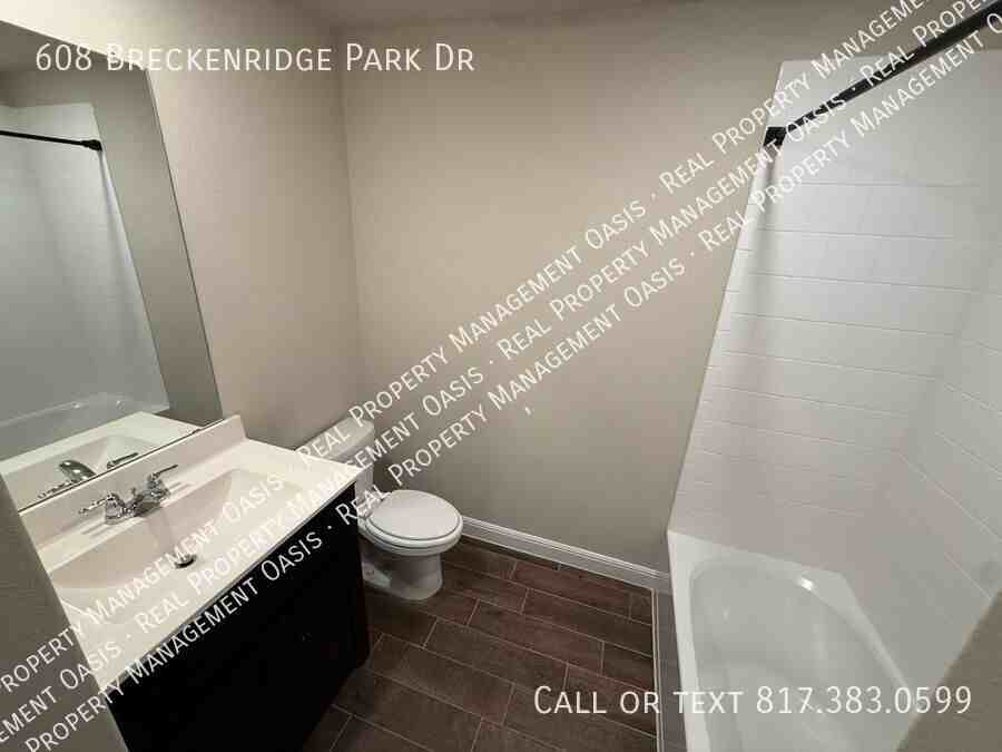 608 Breckenridge Park Dr - Photo 3 of 17