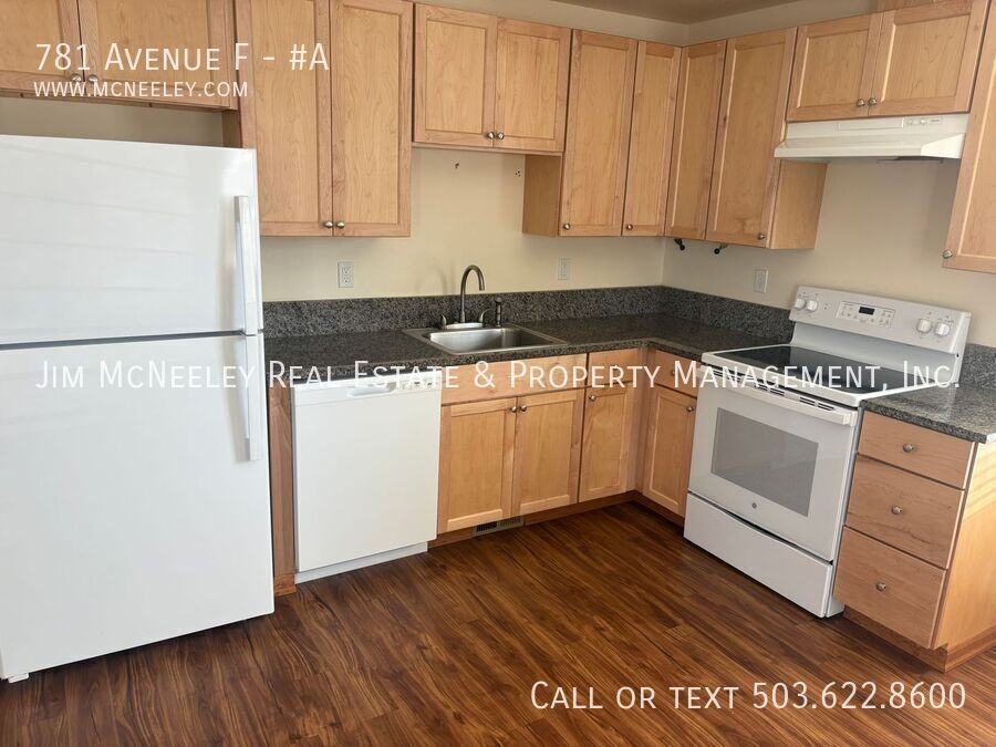 781 Avenue F #A - Photo 4 of 19