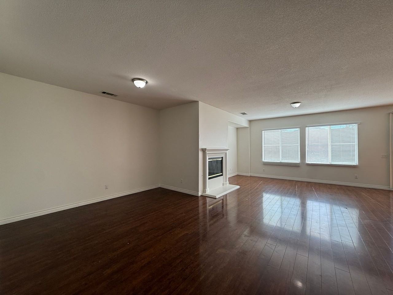 39201 Jacob Dr - Photo 3 of 18