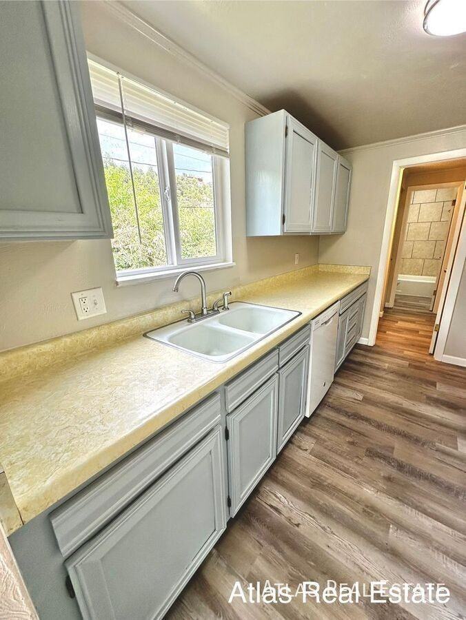 459 El Paso Blvd #F - Photo 5 of 13