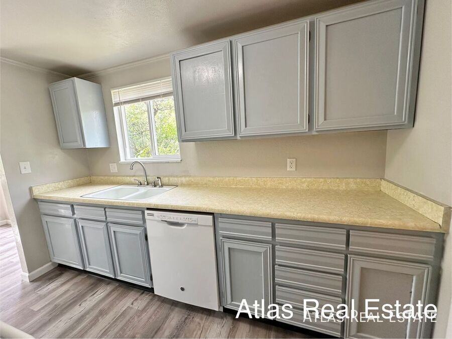 459 El Paso Blvd #F - Photo 7 of 13