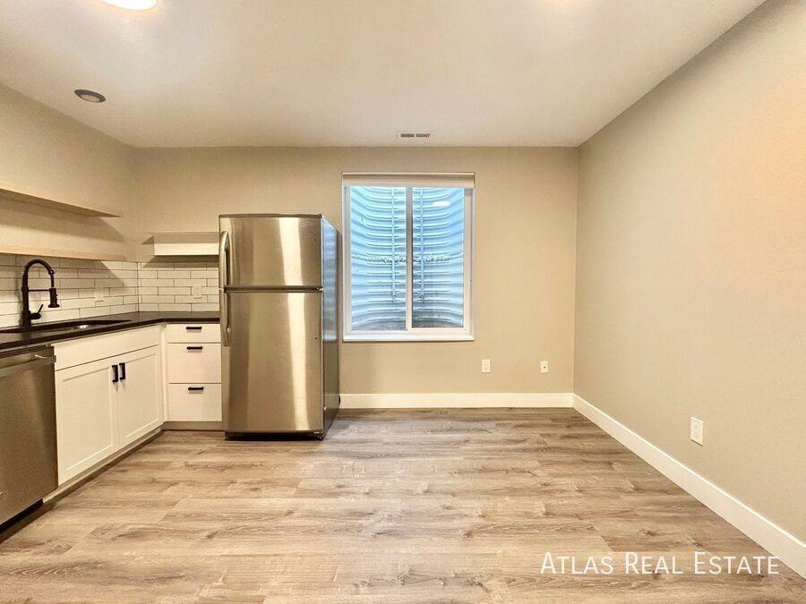 4711 Columbine St #B - Photo 4 of 12